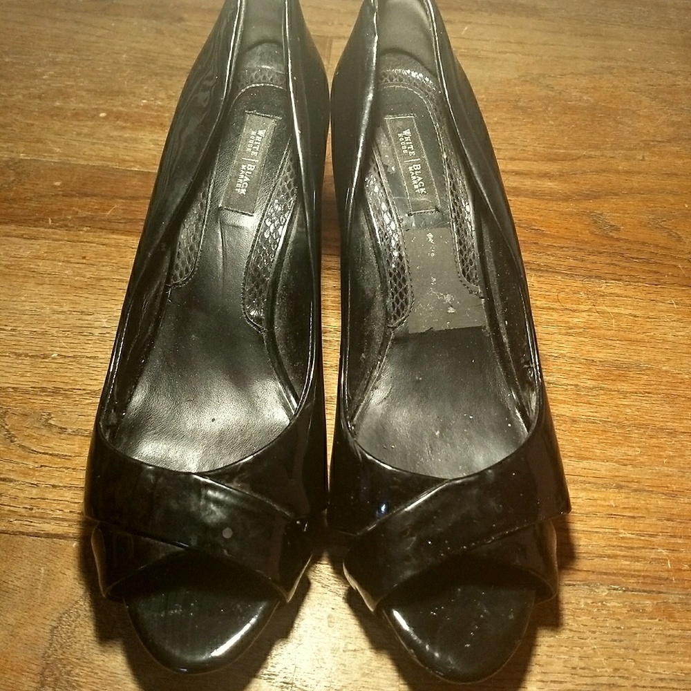 White House Black Market black leather pumps